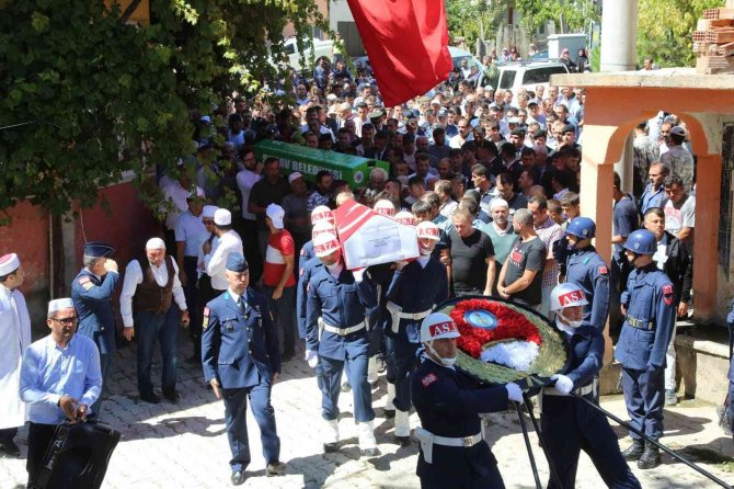 Balıkesir’de Denizde Boğulan Sözleşmeli Er Ve Kuzeni Kütahya’da Toprağa Verildi