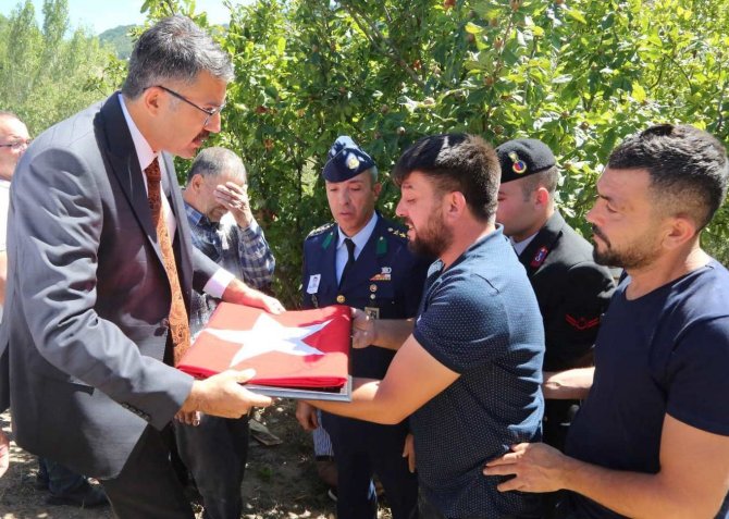 Balıkesir’de Denizde Boğulan Sözleşmeli Er Ve Kuzeni Kütahya’da Toprağa Verildi