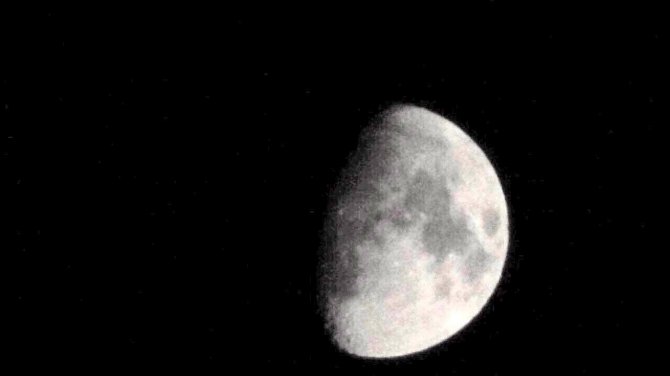 Bayburt’ta Geceyi Parlaklığıyla Yarım Ay Aydınlattı