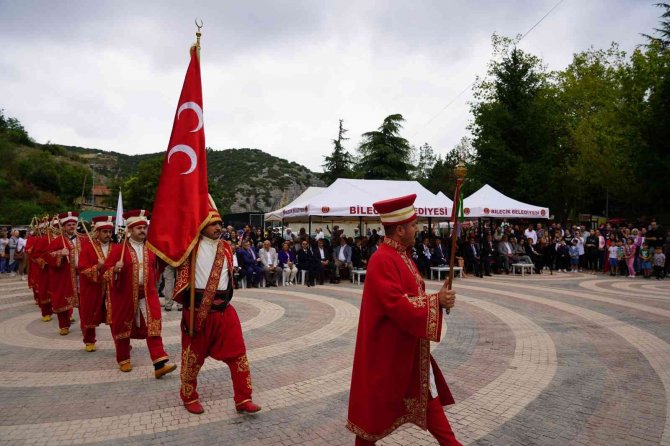 Şeyh Edebali Türbesi Yerleşkesinde 4 Bin Kişiye Pilav Dağıtıldı