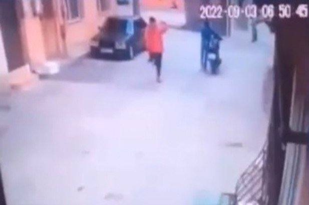 Demir Makaslı Ve Silahlı Hırsızlık Anları Güvenlik Kamerasına Yansıdı