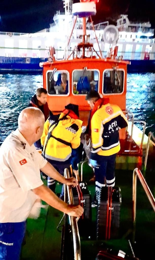 Yolcu Gemisinde Rahatsızlanan İ̇ngiliz Kadın Tahliye Edildi