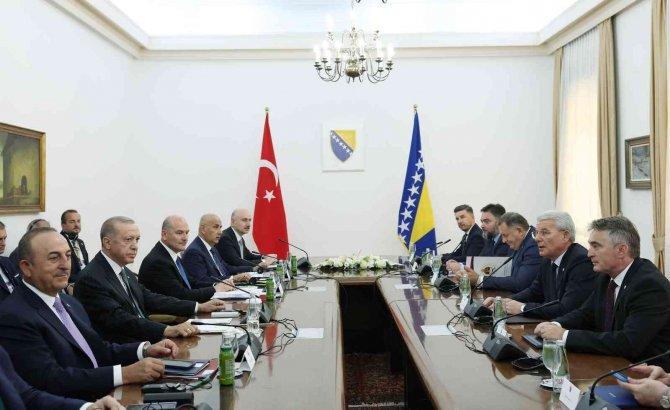 Erdoğan, Bosna Hersek Devlet Başkanlığı Konseyi Üyeleriyle Heyetlerarası Görüşmeye Katıldı