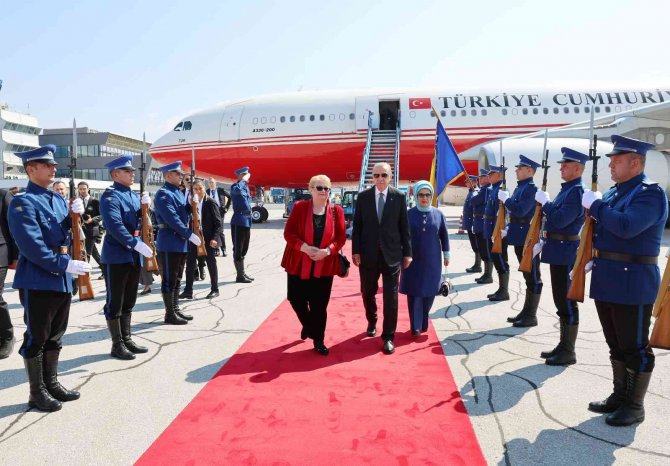 Cumhurbaşkanı Erdoğan, Bosna Hersek’te Resmi Törenle Karşılandı