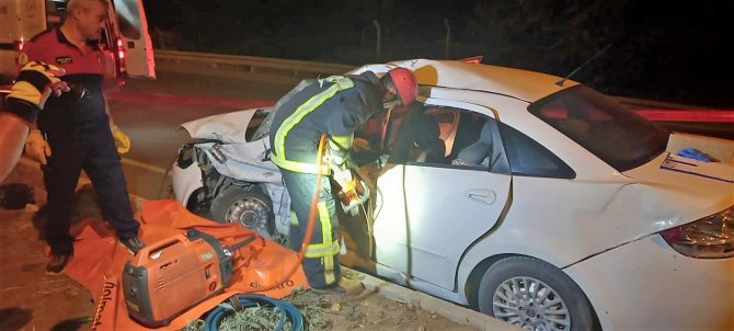 Tır İle Otomobil Çarpıştı: 1 Ölü, 2 Yaralı