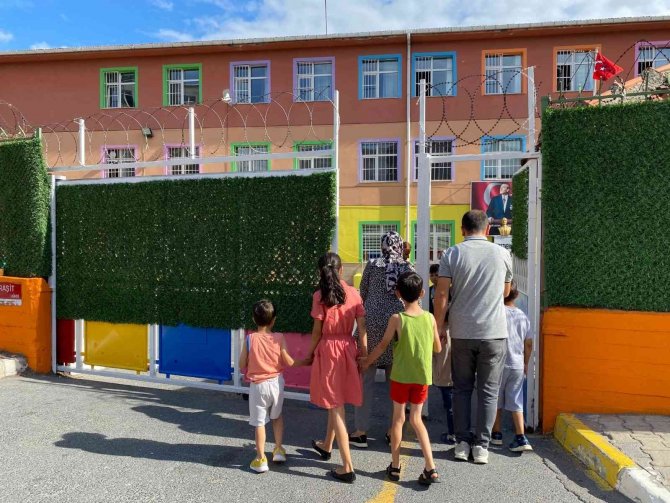 Minikler İçin İlk Ders Zili Çaldı