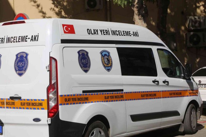 Efeler Belediyesi Hizmet Binasına Taşlı Saldırı