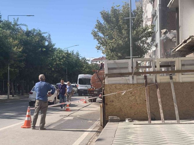 Yıkım Çalışması Vatandaşı Mağdur Ediyor