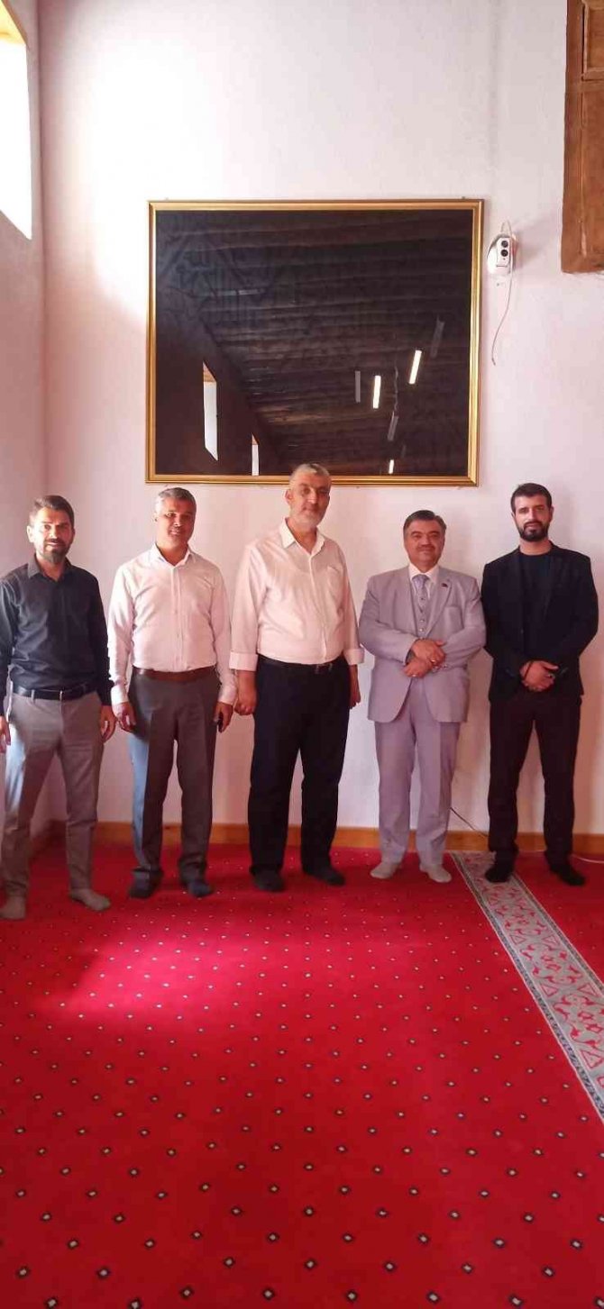 Mukaddes Emanetleri Tarihi Sivrihisar Ulu Camii’ne Bağışladı