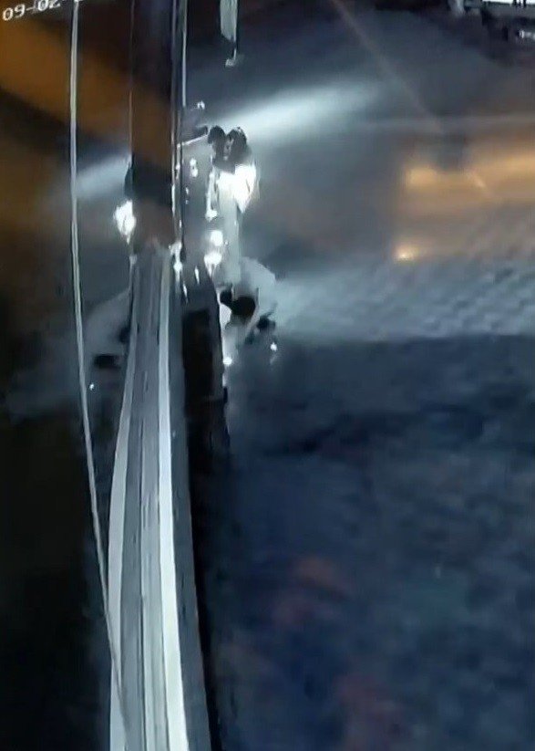 Hırsızlar Klima Motorunu Çalmak İstedi, Gazı Bomba Gibi Patladı