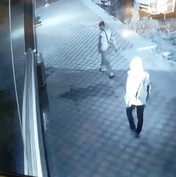 Hırsızlar Klima Motorunu Çalmak İstedi, Gazı Bomba Gibi Patladı