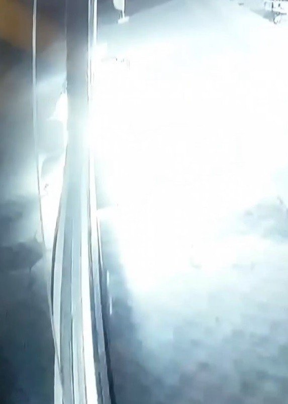 Hırsızlar Klima Motorunu Çalmak İstedi, Gazı Bomba Gibi Patladı
