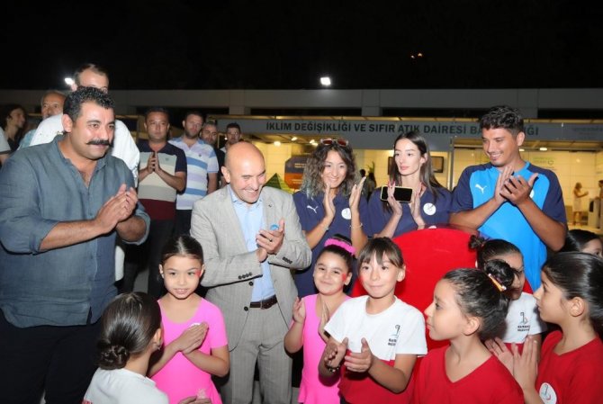 İ̇zmir Fuarı’nda Bayraklı Rüzgarı