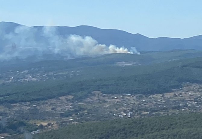 İ̇zmir’de Ormanlık Alanda Yangına Havadan Ve Karadan Müdahale