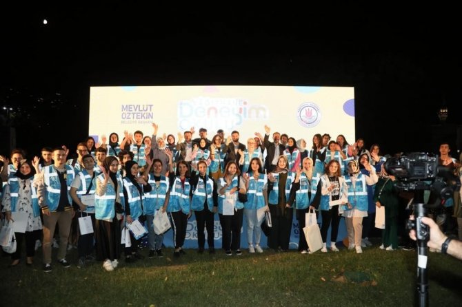 Kağıthane’de ‘Deneyim Okulu’nun Öğrencileri Sertifikalarını Aldı