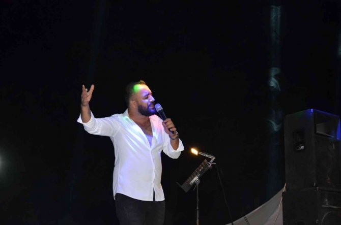 Mersin’de ’Mikrofon Bende Müzik Kampı’ Düzenlendi