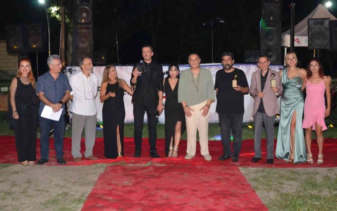 Mersin’de ’Mikrofon Bende Müzik Kampı’ Düzenlendi