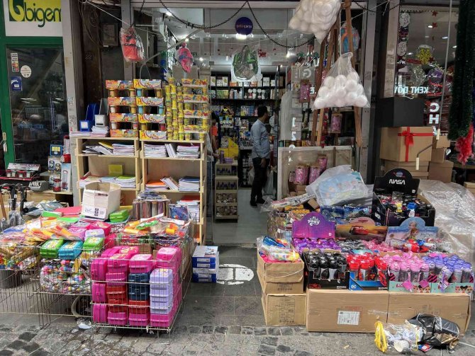 Eminönü’nde Okul Alışverişi Hareketliliği