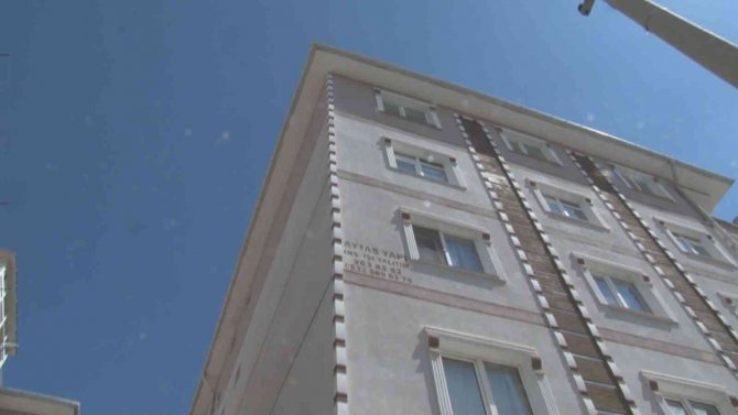 Başkent’teki Komşu Kavgasının Nedeni Ortaya Çıktı: Canını Kurtarmak İçin 3’üncü Kattan Atlamış