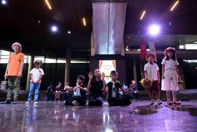 Osmangazi Tiyatro Okulu’nda Prömiyer Coşkusu