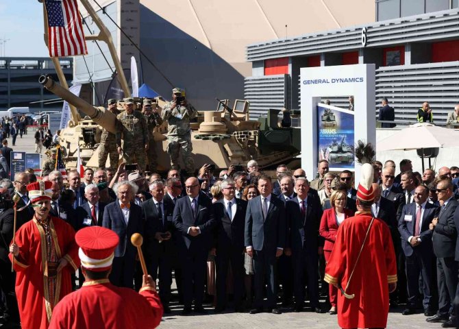 Polonya’daki Mspo Uluslararası Savunma Sanayi Fuarı Açılışında Msb Mehteran Birliği Konseri