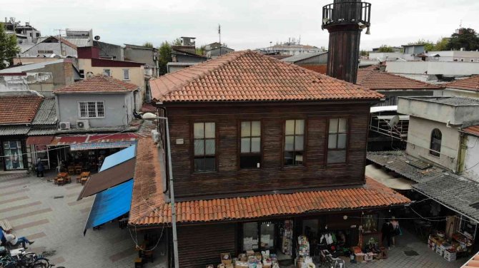 Orta Camii, 3 Asra Yaklaşan Tarihiyle Ayakta