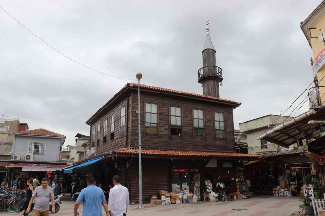 Orta Camii, 3 Asra Yaklaşan Tarihiyle Ayakta