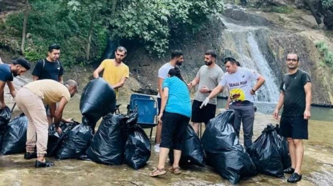 Sporculardan Doğa Gezisi Sonrası 4 Saatlik Temizlik Çalışması