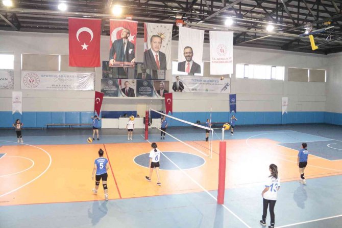 Gençler Filenin Sultanı Olmak İçin Mücadele Ediyor