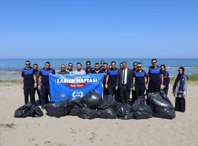 Zabıta Ekipleri, Van Gölü Sahilinde Temizlik Çalışması Yaptı