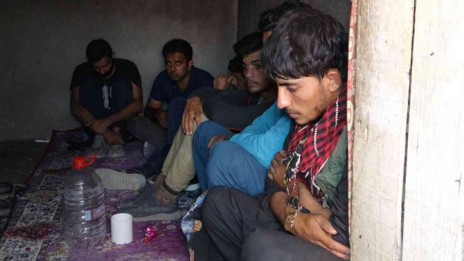 Van’da Kömürlükte 13 Göçmen Yakalandı