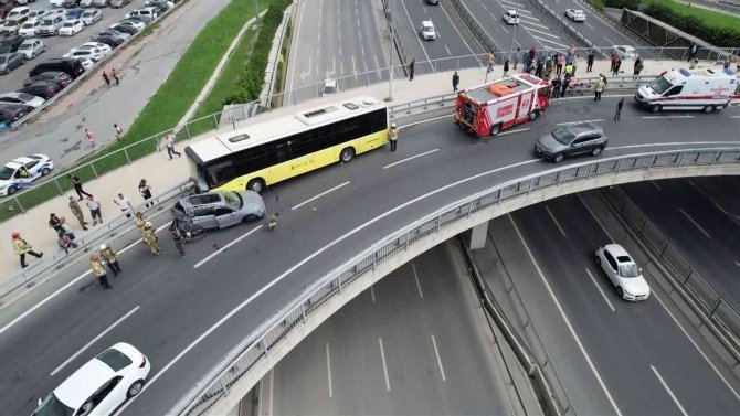 Yenikapı’da İ̇ett Otobüsü Araçlara Çarpa Çarpa İlerledi: 12 Yaralı