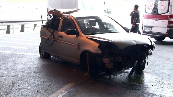 Yenikapı’da İ̇ett Otobüsü Araçlara Çarpa Çarpa İlerledi: 12 Yaralı