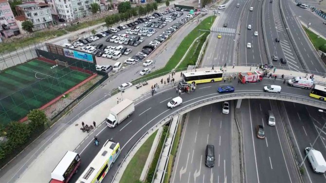 Yenikapı’da İ̇ett Otobüsü Araçlara Çarpa Çarpa İlerledi: 12 Yaralı