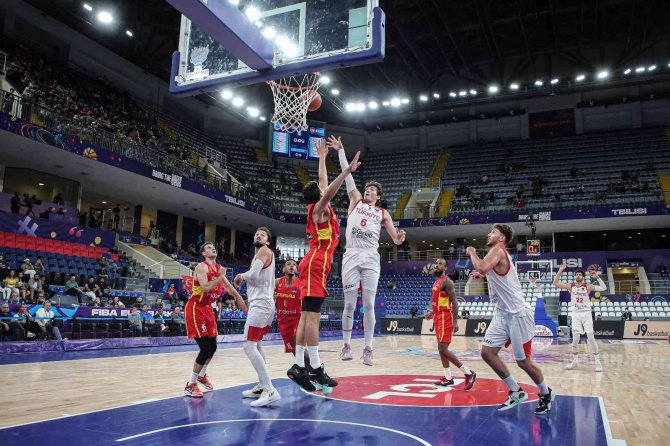 A Milli Erkek Basketbol Takımı, İ̇spanya’ya 72-69 Yenildi