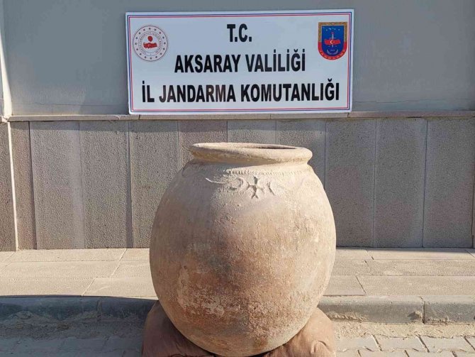 Bizans’ın 11 Asırlık Pithos Küpünü Aracın Ön Koltuğunda Götürürken Yakalandı