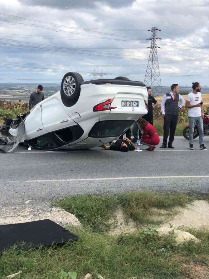 Seyir Halindeki Otomobilin Takla Atma Anı Kamerada
