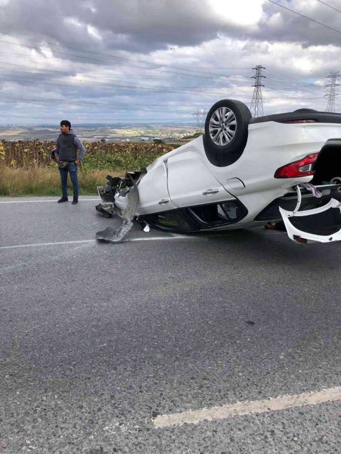 Seyir Halindeki Otomobilin Takla Atma Anı Kamerada