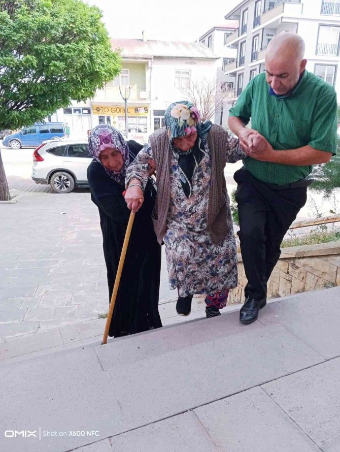 Nüfus Müdürlüğü Personelinden İç Isıtan Davranış