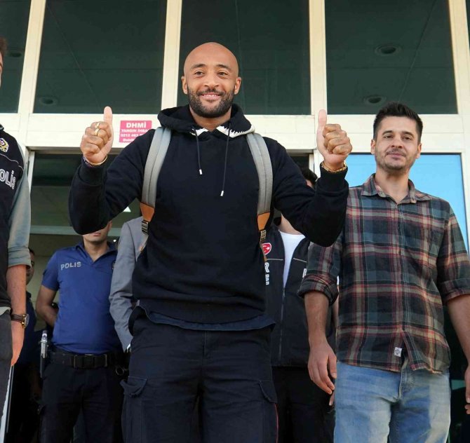 Beşiktaş’ın Yeni Transferi Nathan Redmond, İ̇stanbul’a Geldi