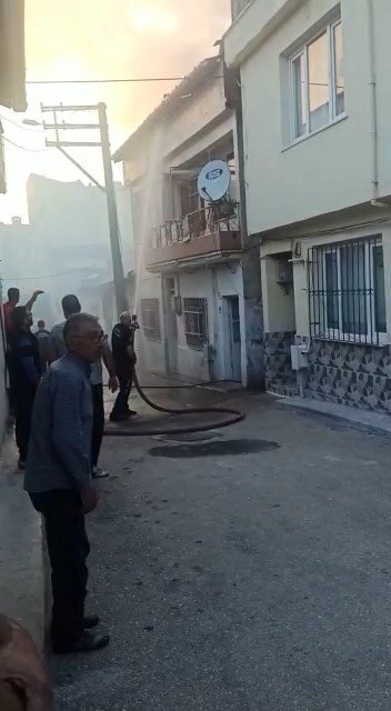 Yufka Ateşi Evin Çatısını Küle Çevirdi