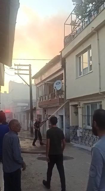 Yufka Ateşi Evin Çatısını Küle Çevirdi
