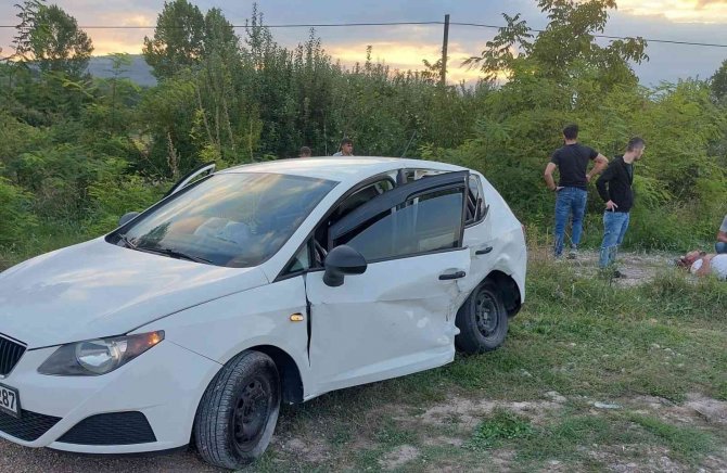 İ̇negöl’de İki Otomobil Çarpıştı: 4 Yaralı