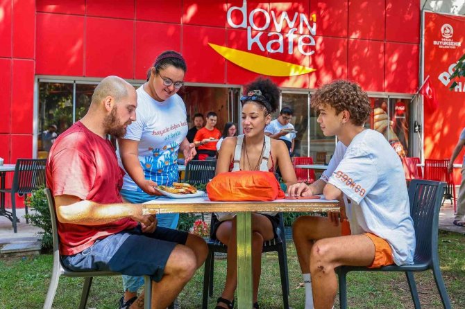 Mutluluğun Adresi Down Kafe Misafirlerini Bekliyor