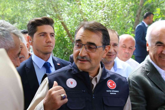 Bakan Dönmez, Sıfır Maliyet İle Güneş Enerjisinden Tarla Sulaması Yapan Mobi̇tem Ürününü İnceledi