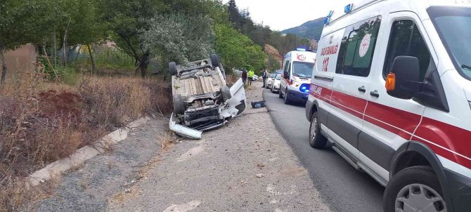 Direksiyonda Uyuyakaldı, Aracı Takla Atarak Su Kanalına Düştü