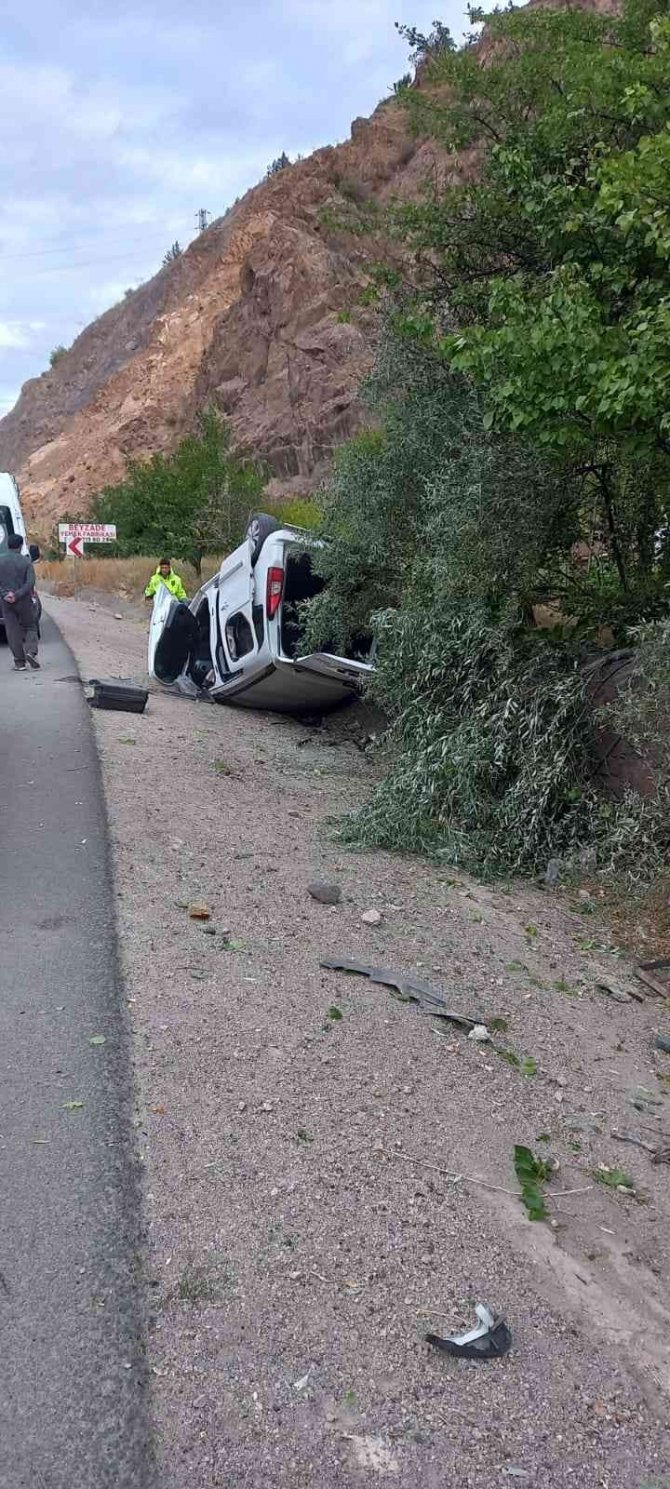 Direksiyonda Uyuyakaldı, Aracı Takla Atarak Su Kanalına Düştü