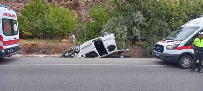 Direksiyonda Uyuyakaldı, Aracı Takla Atarak Su Kanalına Düştü