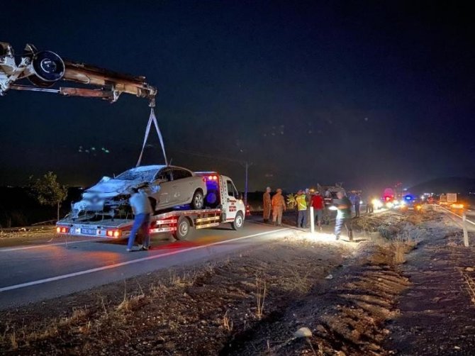 Hatay’da Kamyonet İle Otomobil Çarpıştı: 6 Yaralı