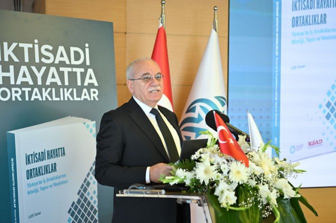 Türkiye’deki İş Ortaklıklarının İncelendiği ‘İ̇ktisadi Hayatta Ortaklıklar’ Kitabı Yayımlandı